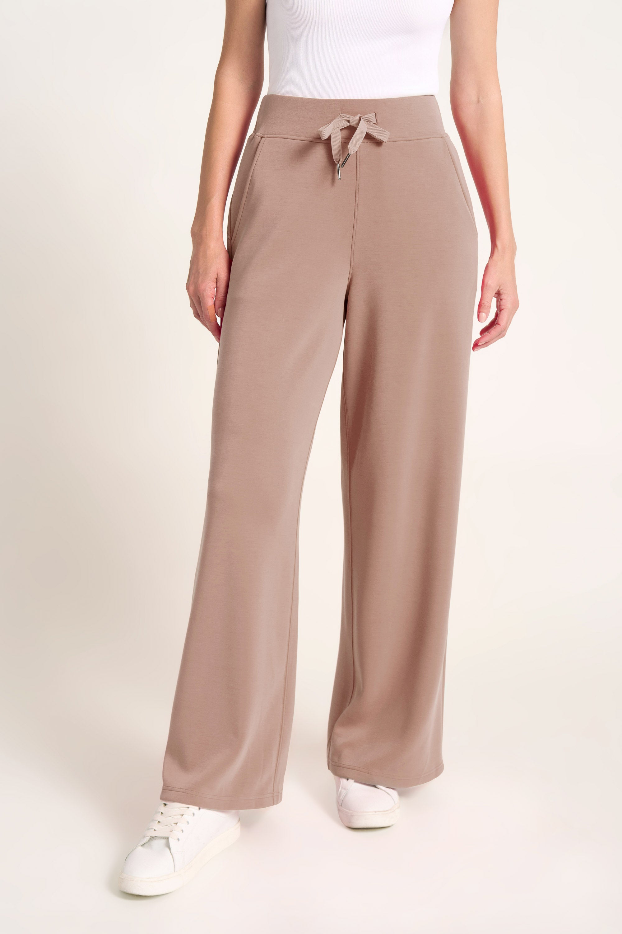 SAYLOR FEATHER FLEX WIDE LEG PANT - SHROOM – mattym