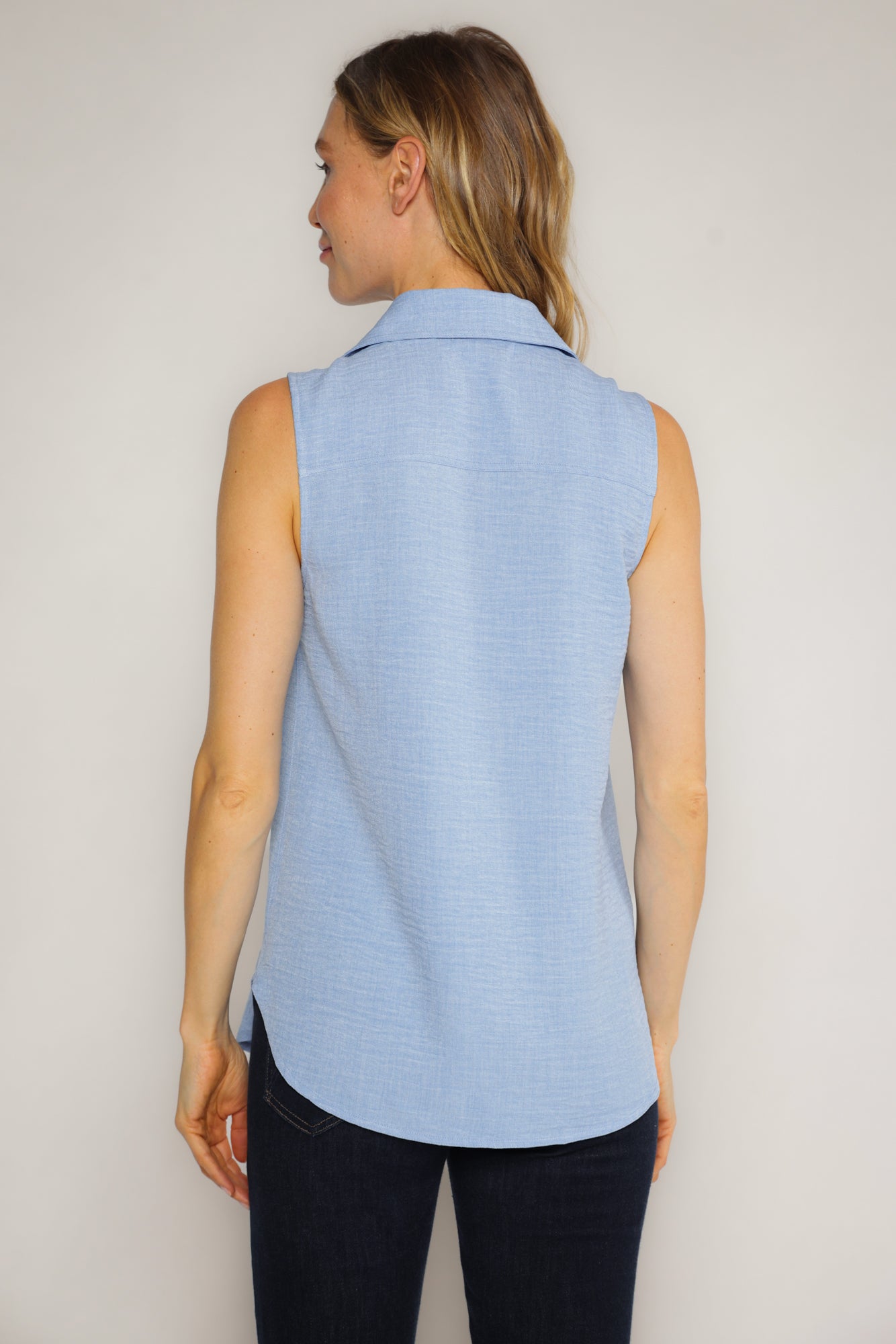 EUCLID SLEEVELES SHIRT - CHAMBRAY