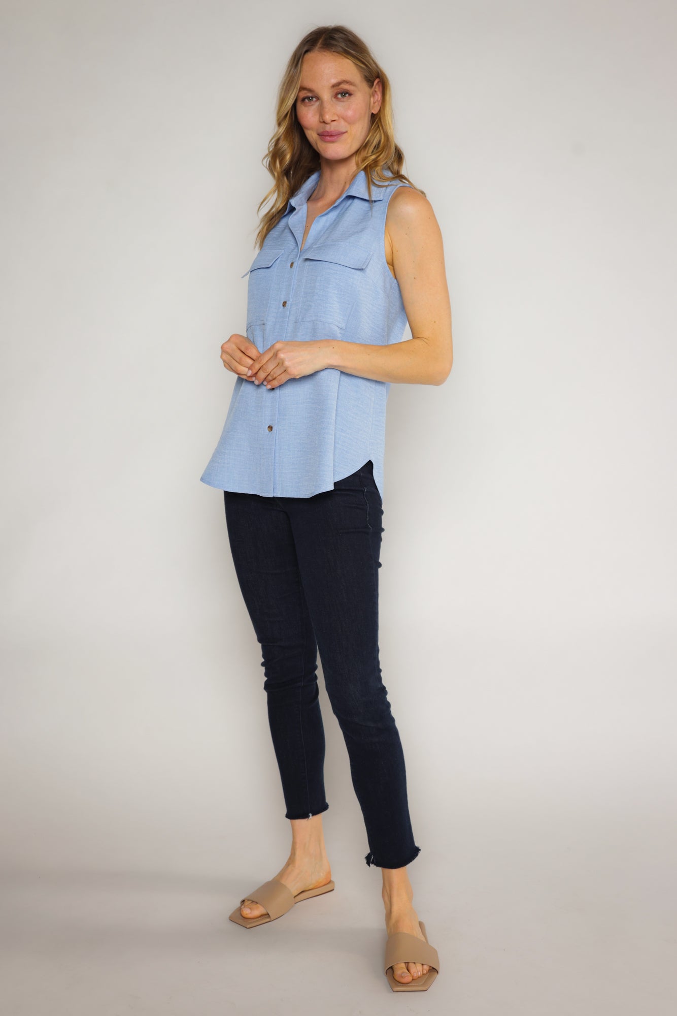 EUCLID SLEEVELES SHIRT - CHAMBRAY