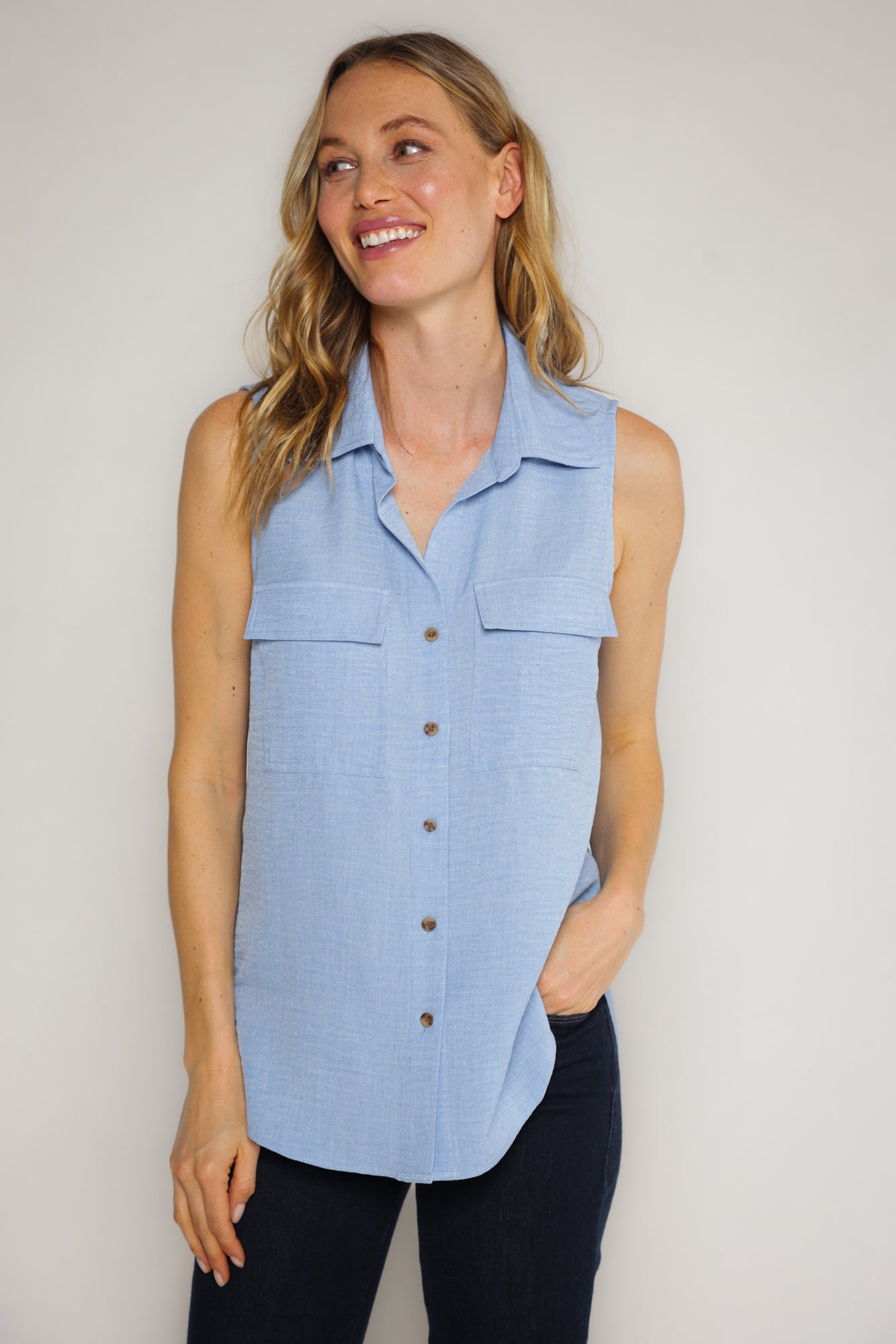 EUCLID SLEEVELES SHIRT - CHAMBRAY