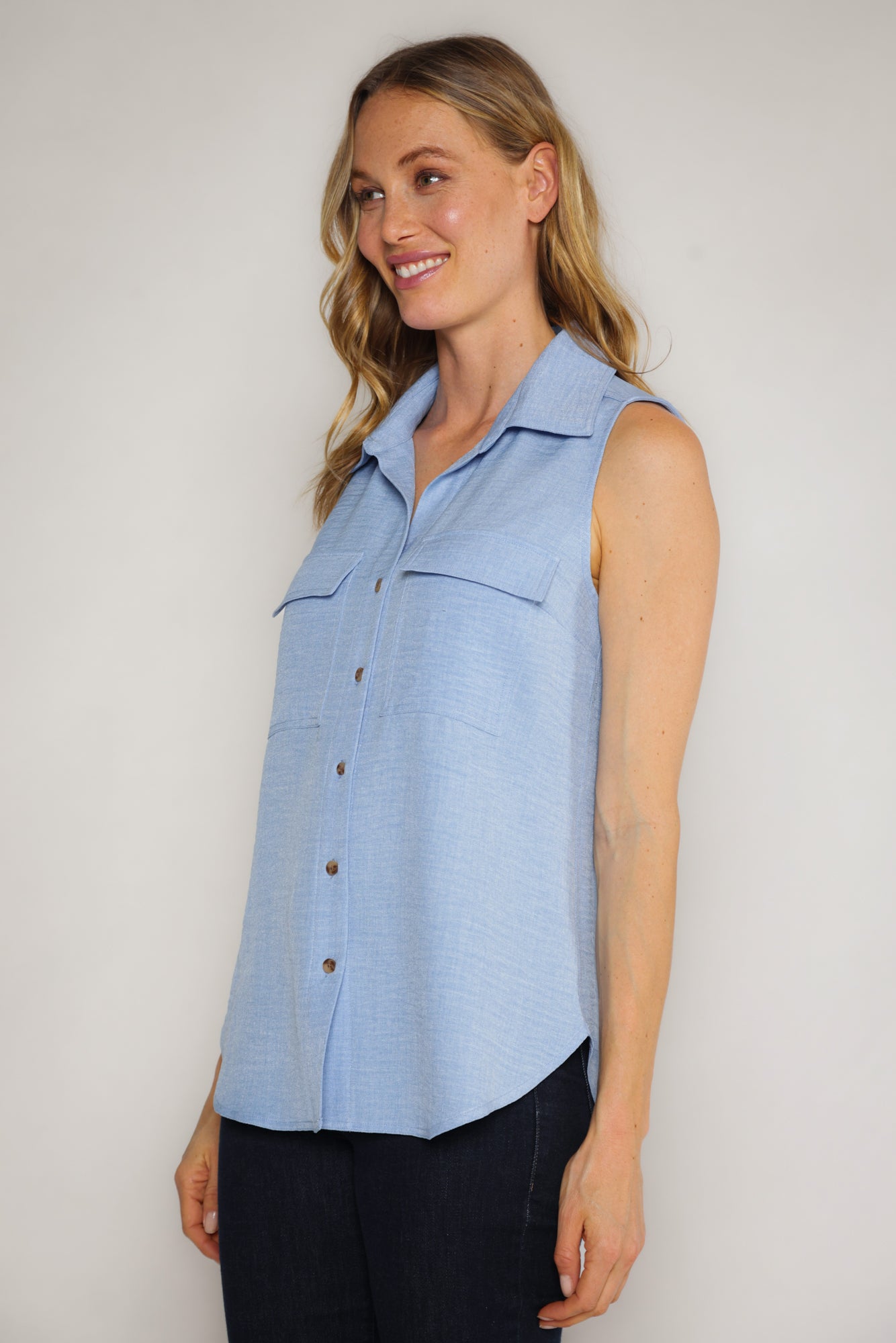 EUCLID SLEEVELES SHIRT - CHAMBRAY