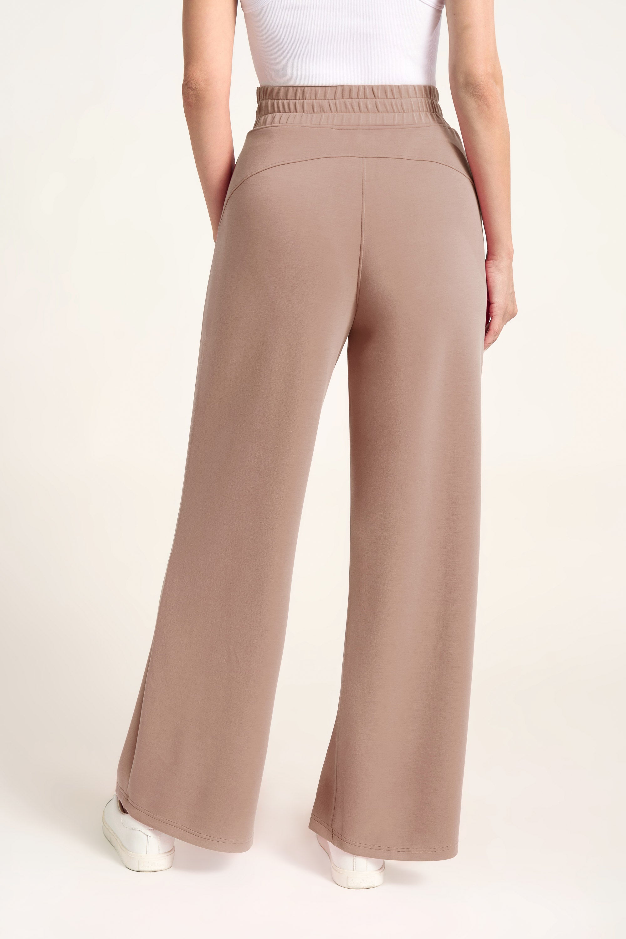 SAYLOR FEATHER FLEX WIDE LEG PANT - SHROOM – mattym
