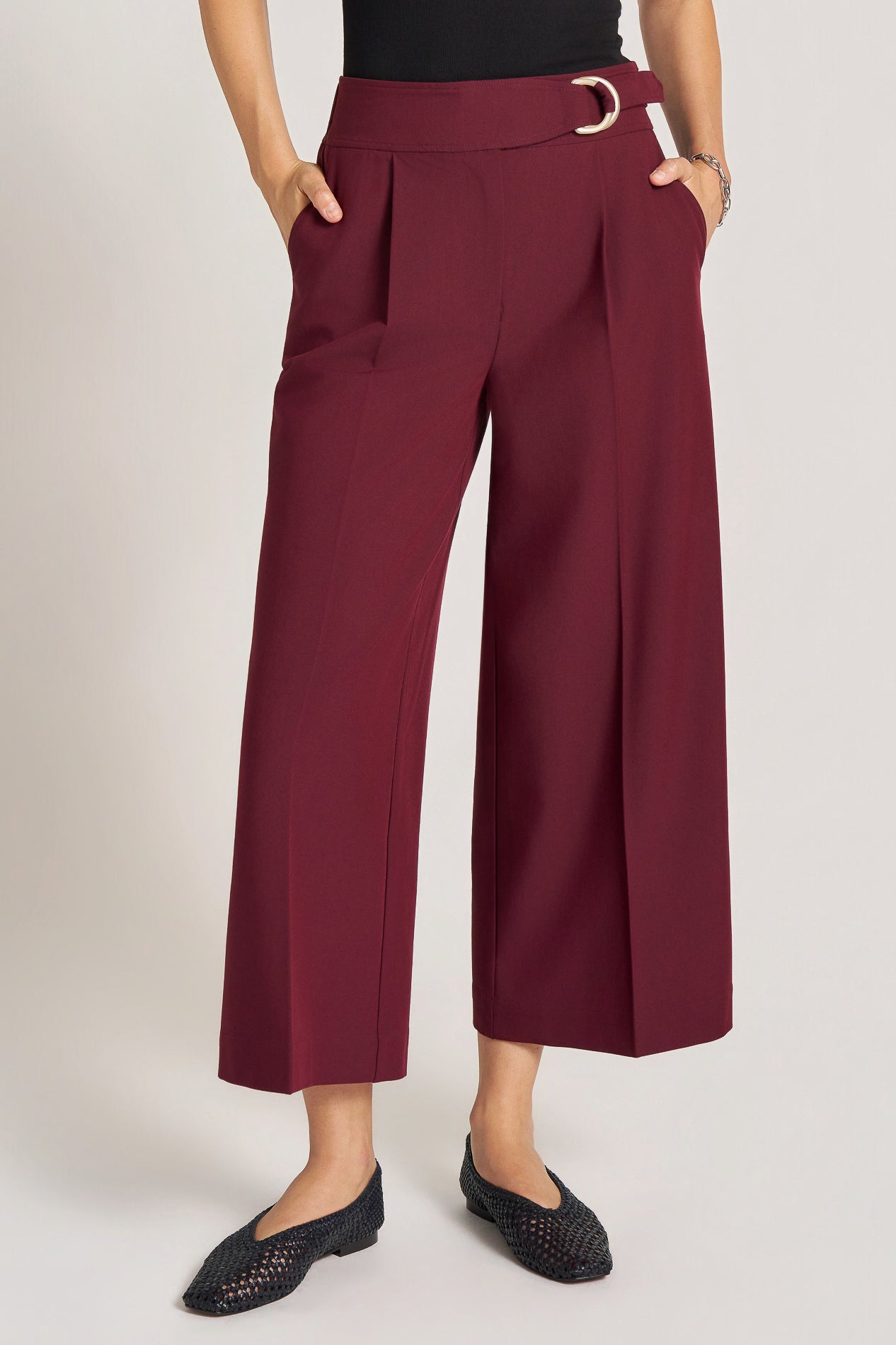 HAWTHORN PLEATED CROP TROUSER - OXBLOOD