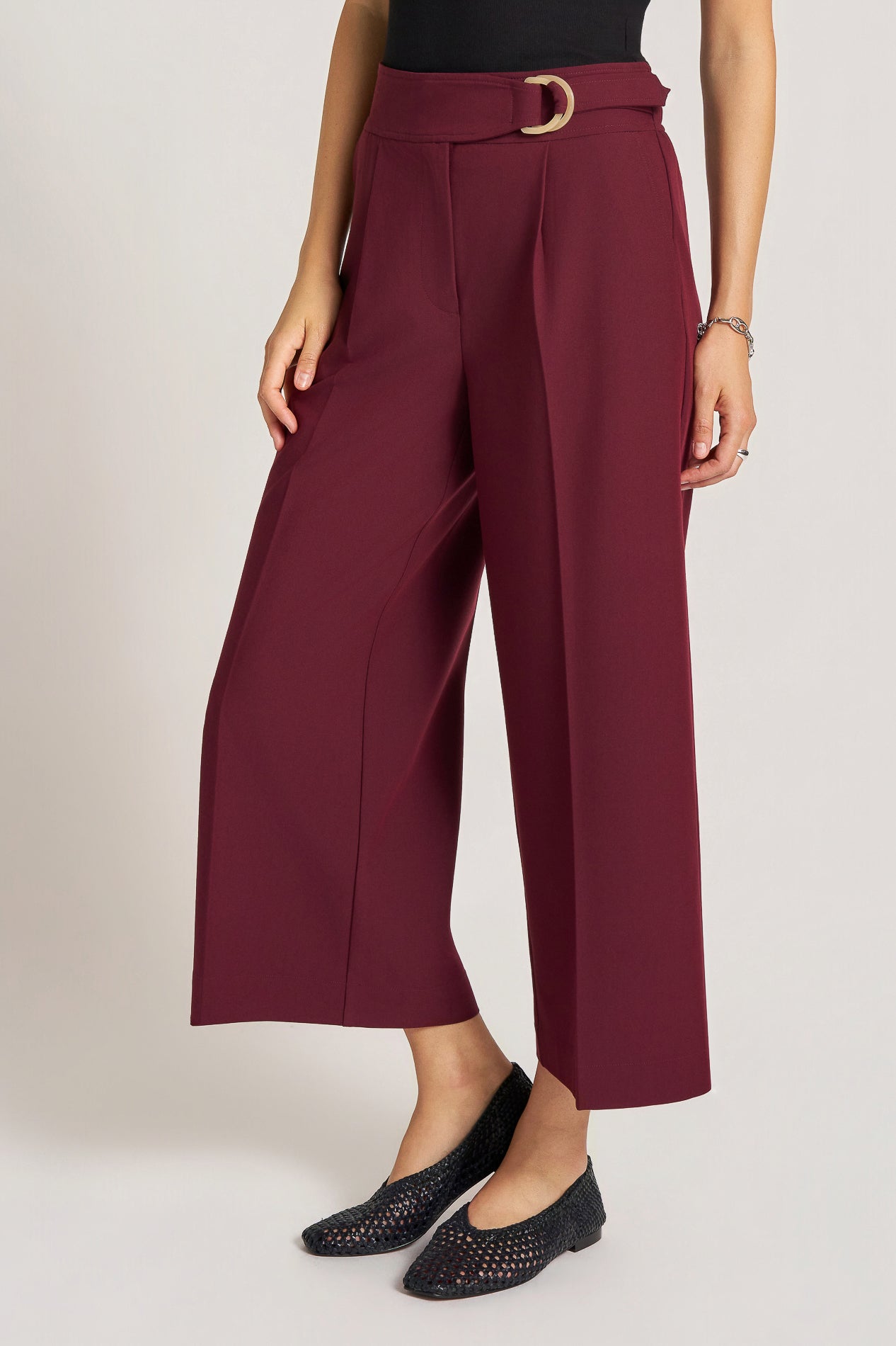 HAWTHORN PLEATED CROP TROUSER - OXBLOOD
