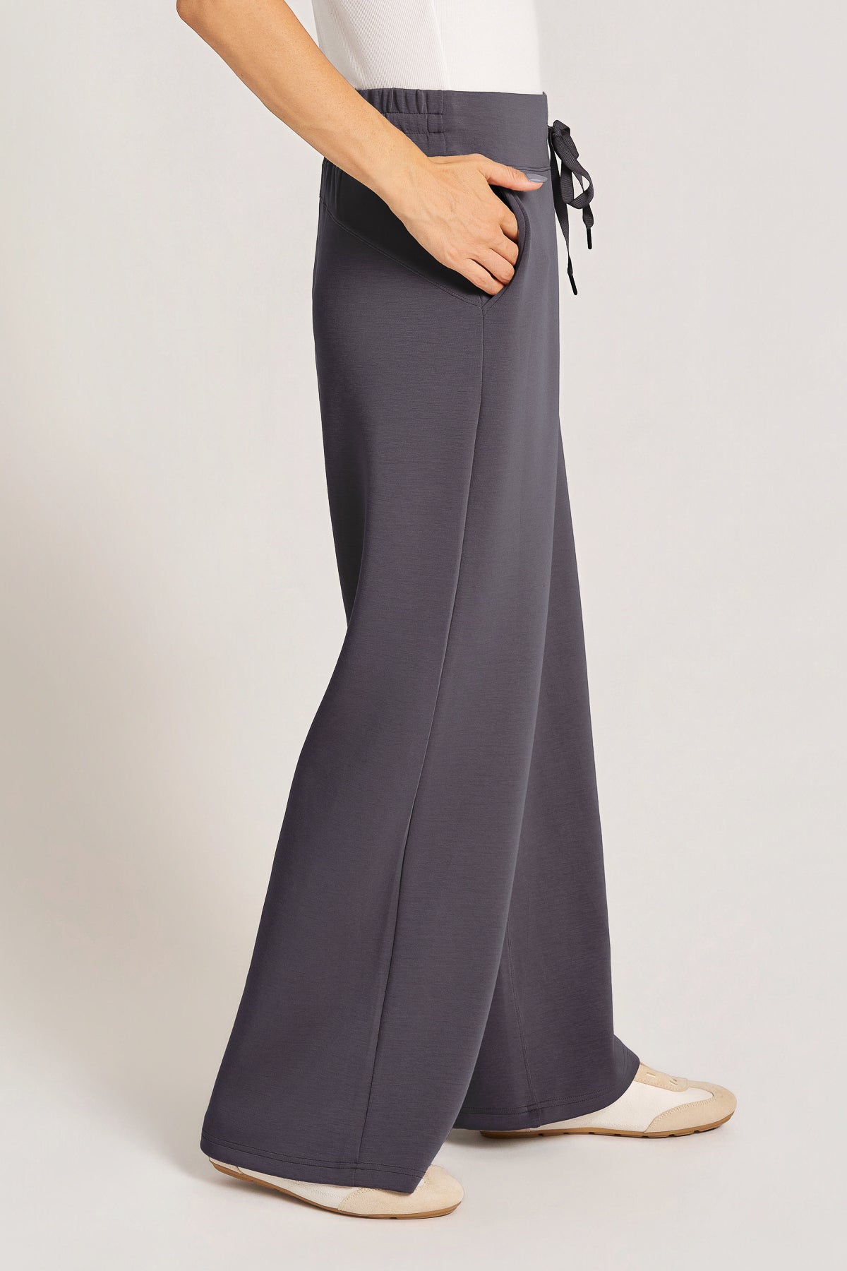 SAYLOR FEATHER FLEX WIDE LEG PANT - GRAPHITE