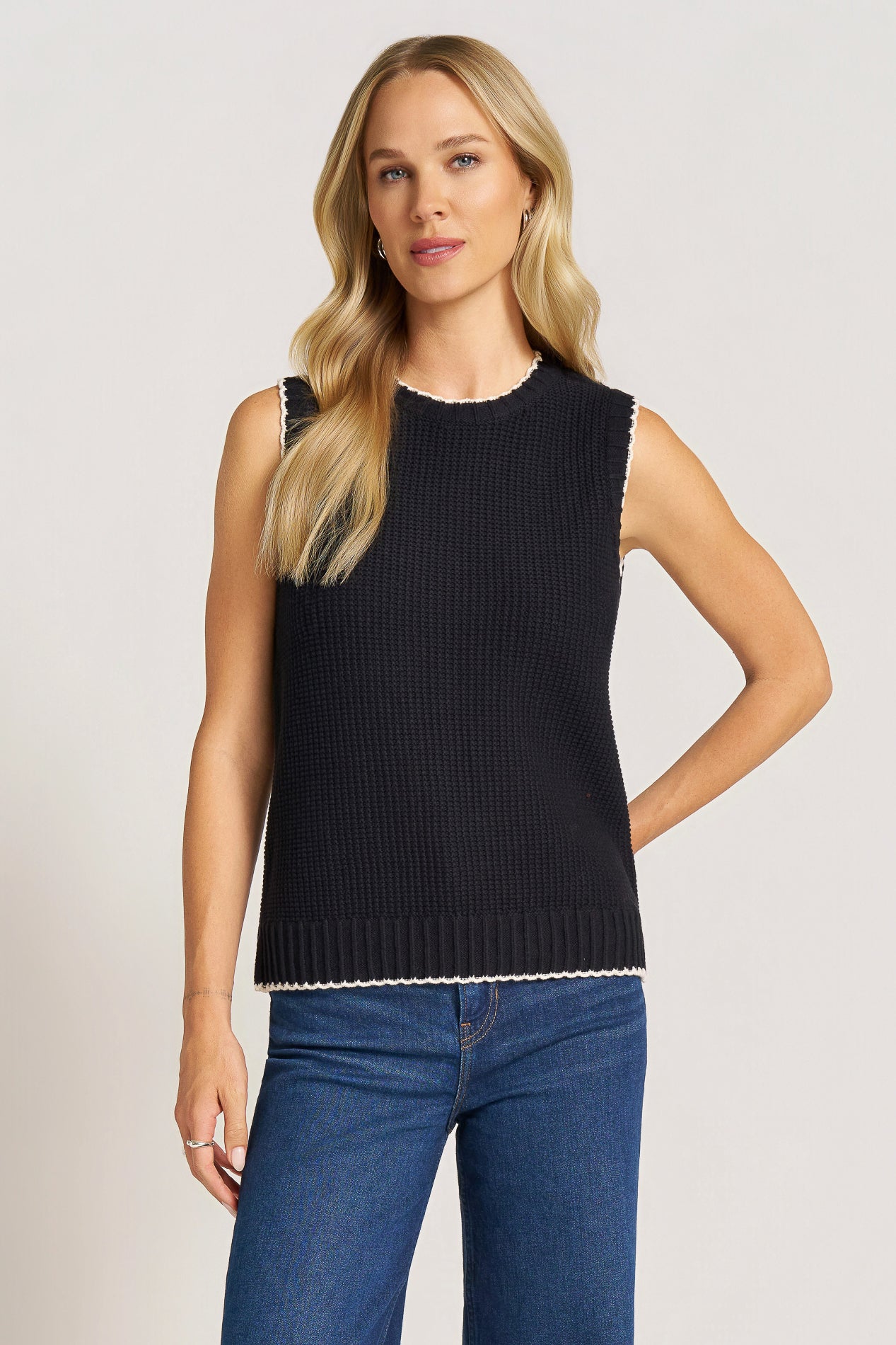 ELM CREW NECK SWEATER VEST - BLACK/IVORY
