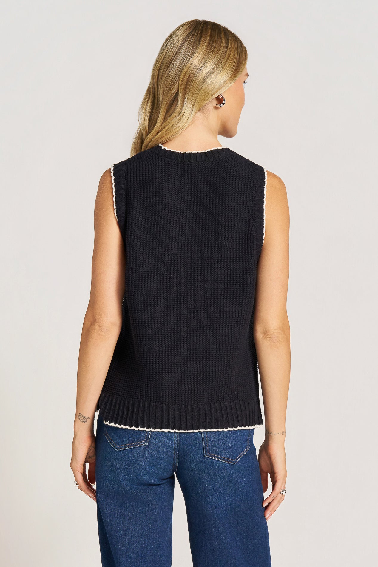 ELM CREW NECK SWEATER VEST - BLACK/IVORY