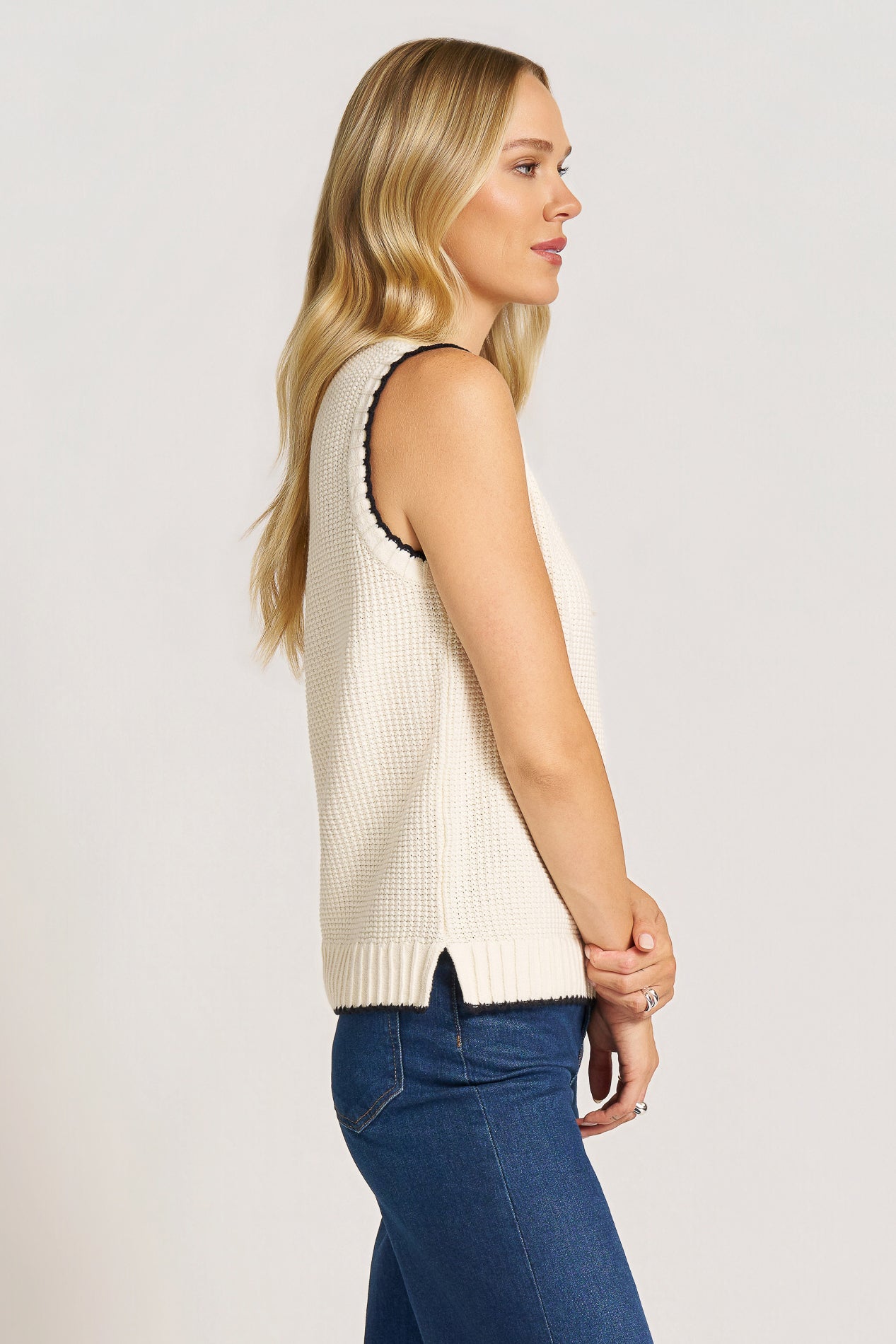 ELM CREW NECK SWEATER VEST - IVORY/BLACK