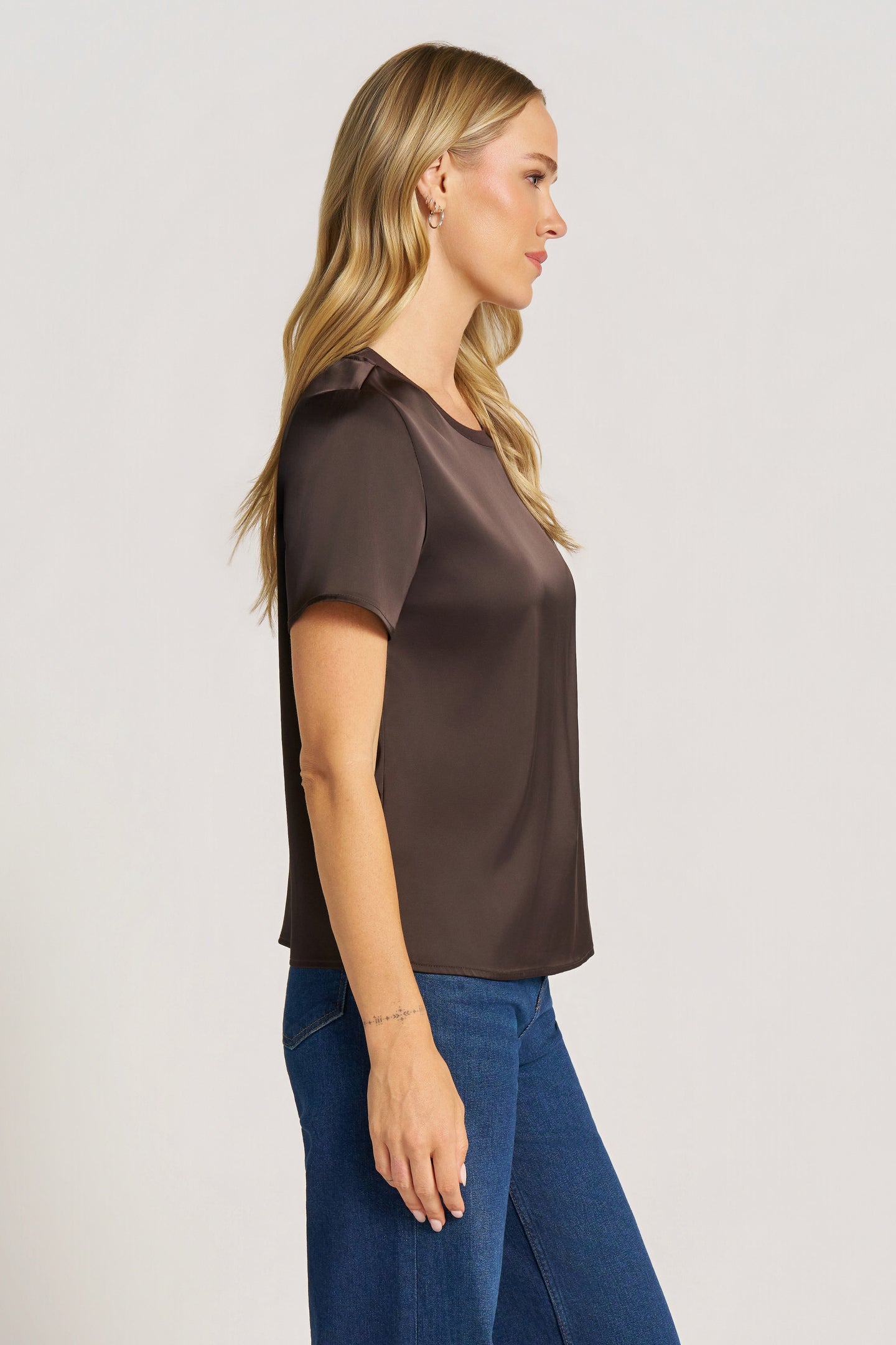 CLOVE SATIN TEE - CHOCOLATE
