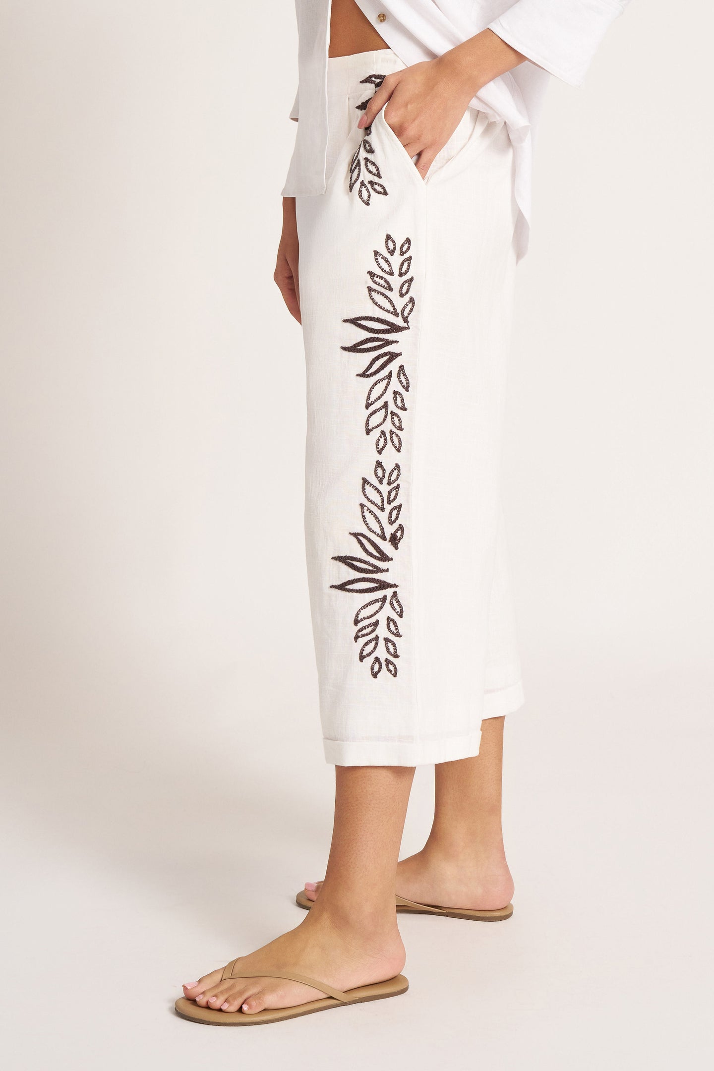 IRENI EMBROIDERED WIDE LEG - WHITE/CHOCOLATE