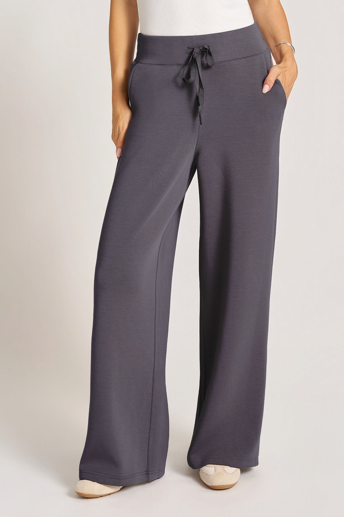 SAYLOR FEATHER FLEX WIDE LEG PANT - GRAPHITE