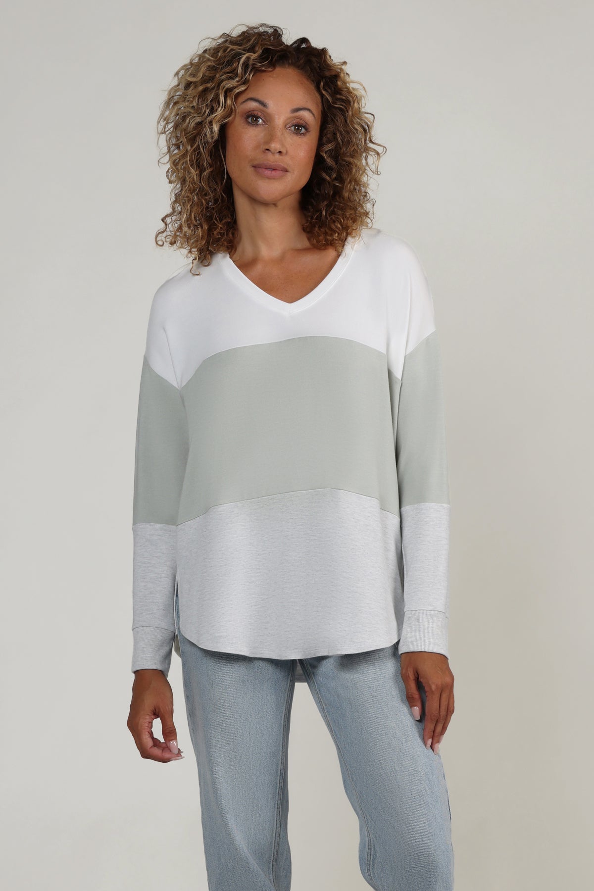 JOYCE COLOR BLOCK TOP - LIGHT OLIVE