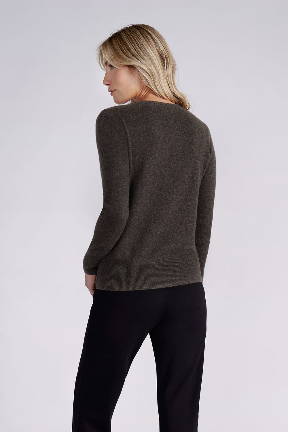 GRAMERCY CASHMERE CREW - H ESPRESSO