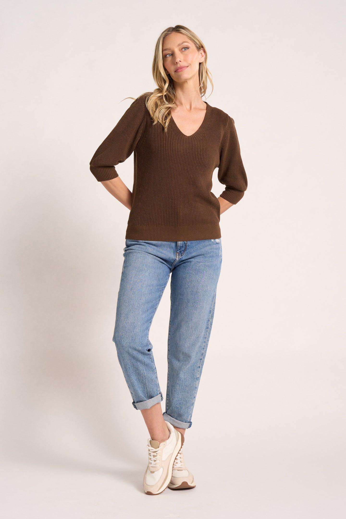 ELLE V-NECK SWEATER - CHOCOLATE