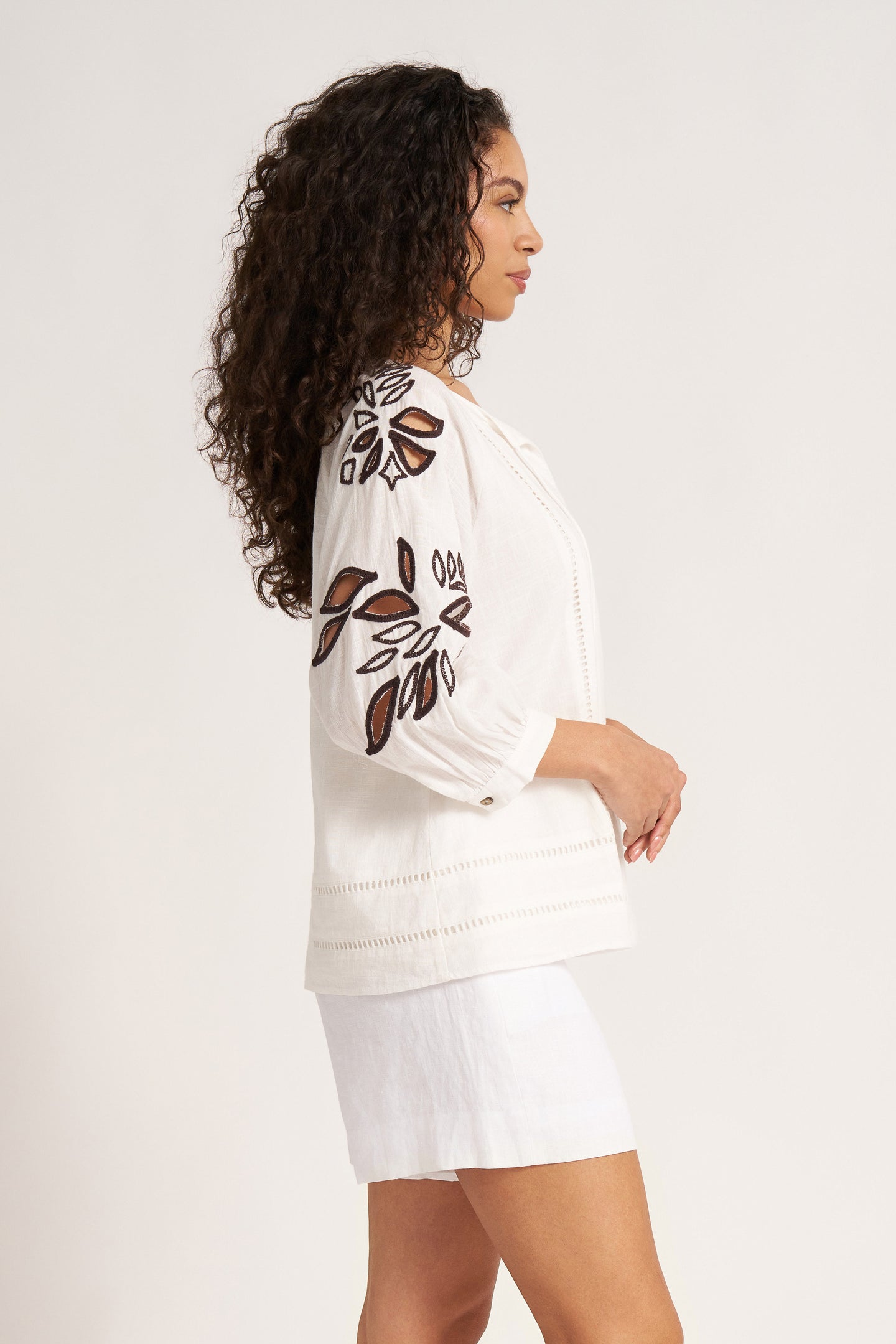 ATHENA EMBROIDERED TOP - WHITE/CHOCOLATE