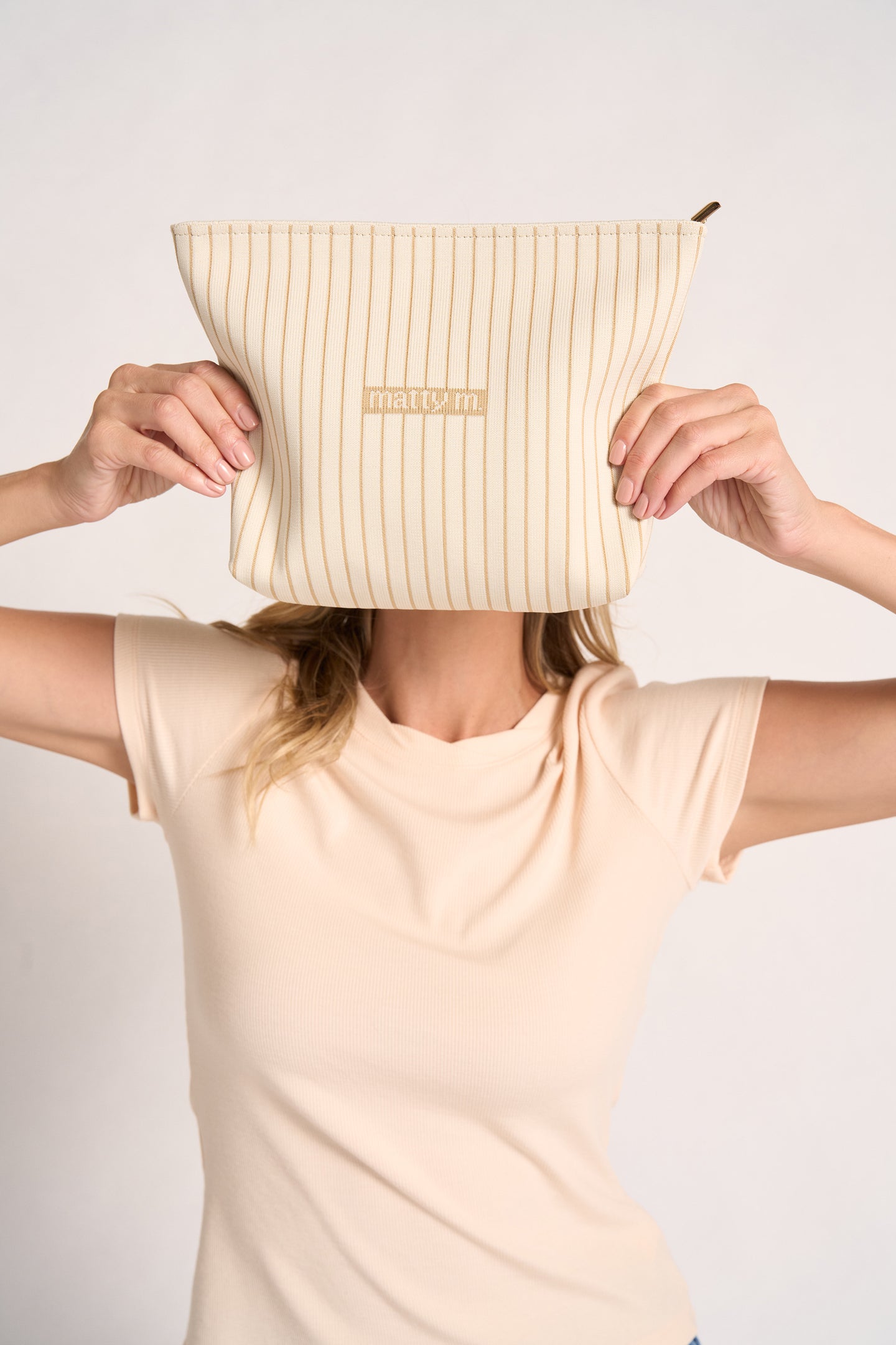 SIGNATURE MAKEUP BAG - TAUPE/WHITE